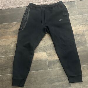 Nike Tech Men’s Black Athletic Joggers